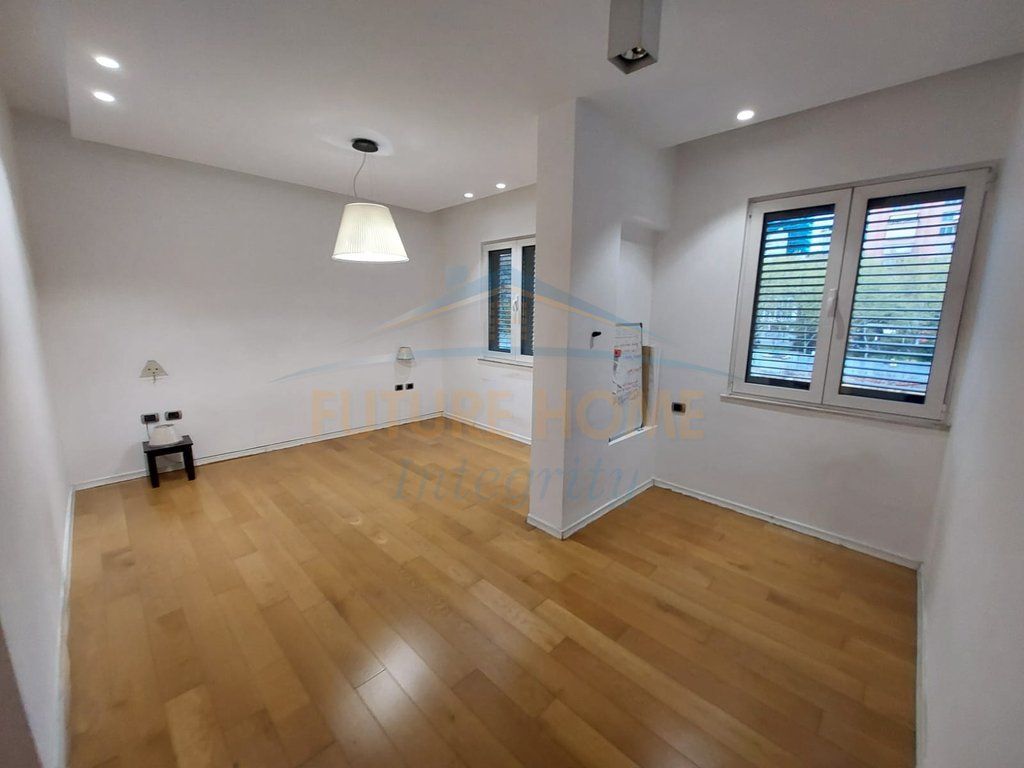 Qera, Apartament për Zyra, Blloku, Tiranë.