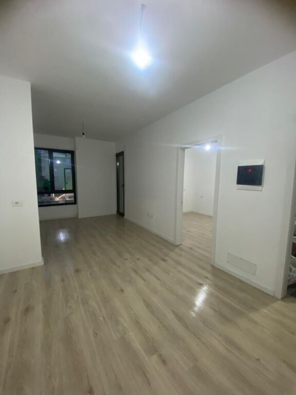 Jepet me qera apartament 1+1 , 5 maj, Prane Black Stone Longue