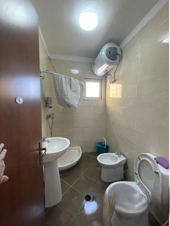 IN AFFITTO APPARTAMENTO 2+1 NELLA ZONA DI FUSHËN E AVIACIONIT 550 € /Mese