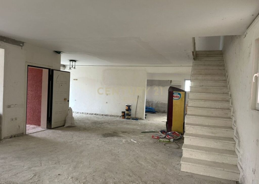 Godinë multifunksionale për qera