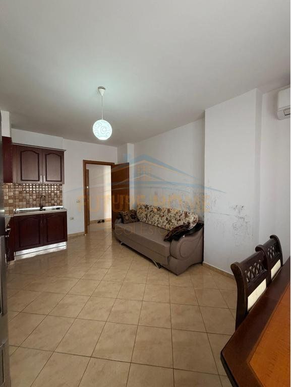 Shitet Apartament 2+1, Fresk