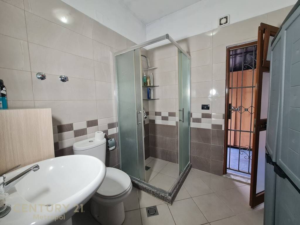 OFFRO CASA PRIVATA SU DUE PIANI IN AFFITTO - KOMBINAT! 800 € /Mese