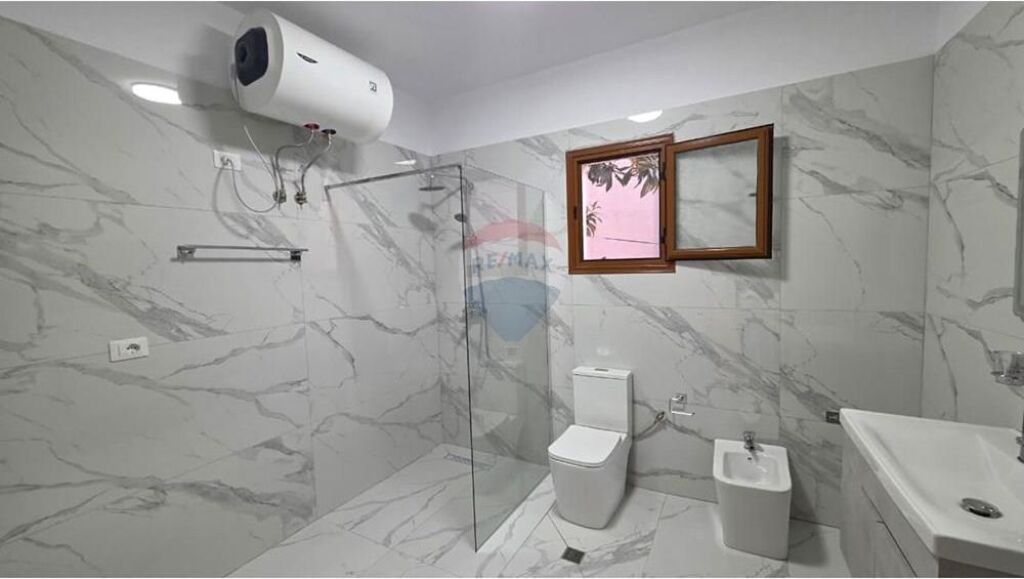 🏡 Apartament 1+1 me Qira – Rruga Lef Sallata, Vlorë