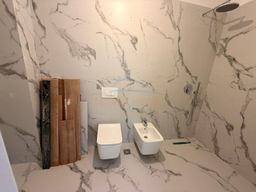 Affitto, Appartamento 1+1, Via delle Barricate, Tirana.