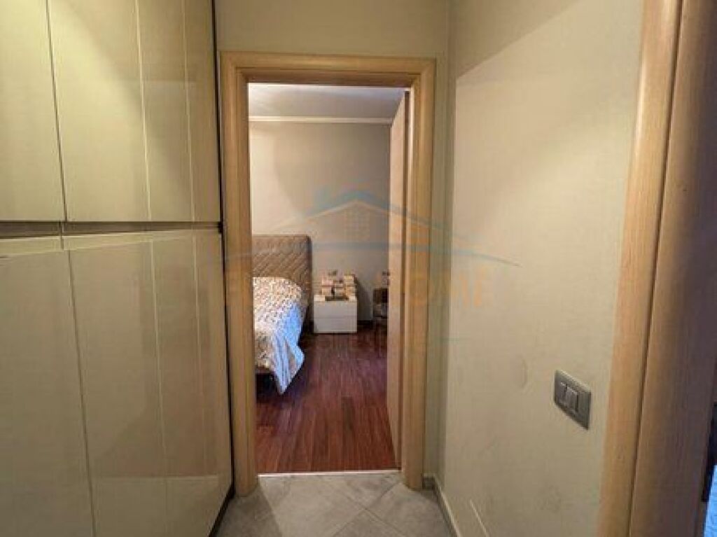 In vendita, Appartamento 2+1+2, Complesso Tower Bridge, Via Dibra.