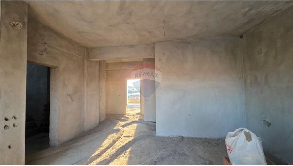 🏡 Vilë 3-katëshe për Shitje – Lagjia 24 Maji, Vlorë