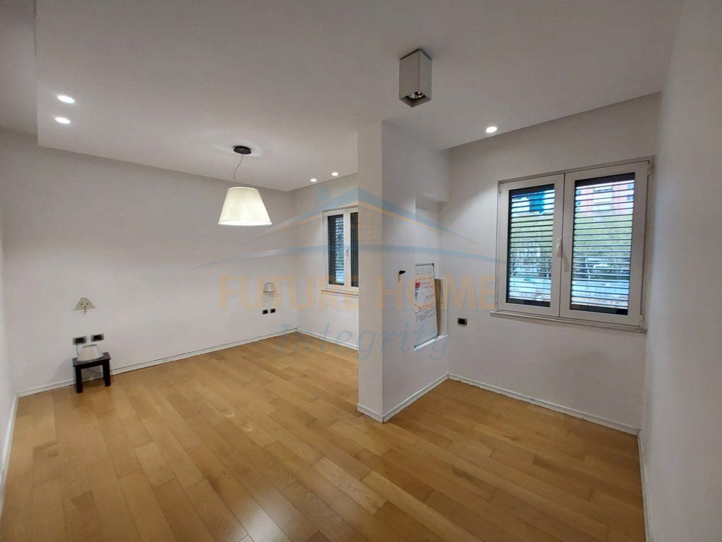 Affitto, Appartamento 2+1 per Uffici, Blloku, Tirana.