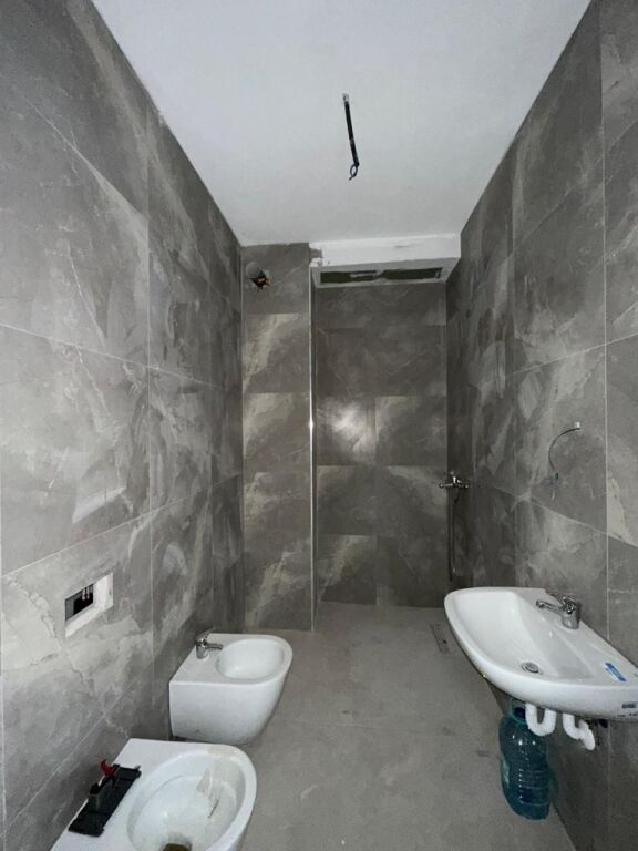 🏡 Shitet Garsoniere te Tirana Porta e Re, Sauk