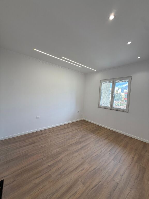 Shitet apartamenti 2+1