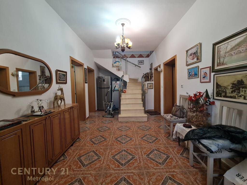 OFFRO CASA PRIVATA SU DUE PIANI IN AFFITTO - KOMBINAT! 800 € /Mese