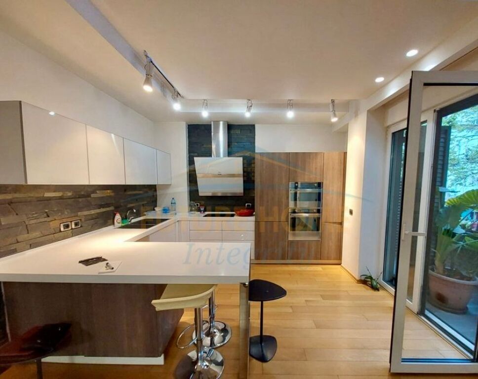 Affitto, Appartamento per Uffici, Blloku, Tirana.