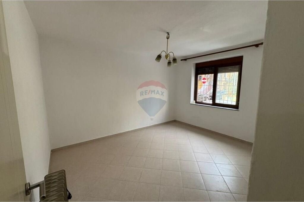 Ufficio in Affitto, Via Muhamet Gjollesha