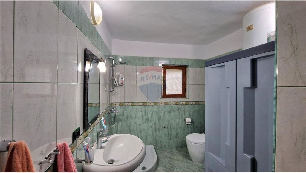 🏡 Shtëpi Private për Shitje – Vlorë (Çole, Lagjja “24 Maj”)