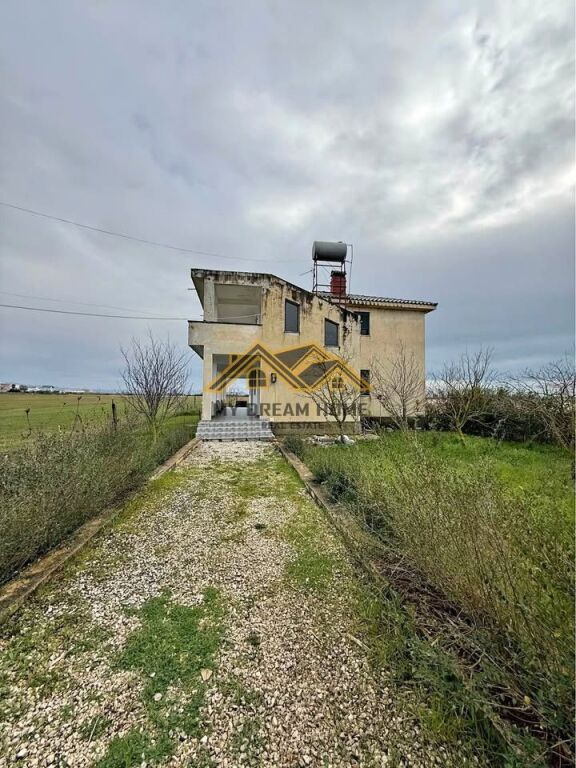 Okazion! Shitet vile 2-kateshe ne Bisht-Kamez!