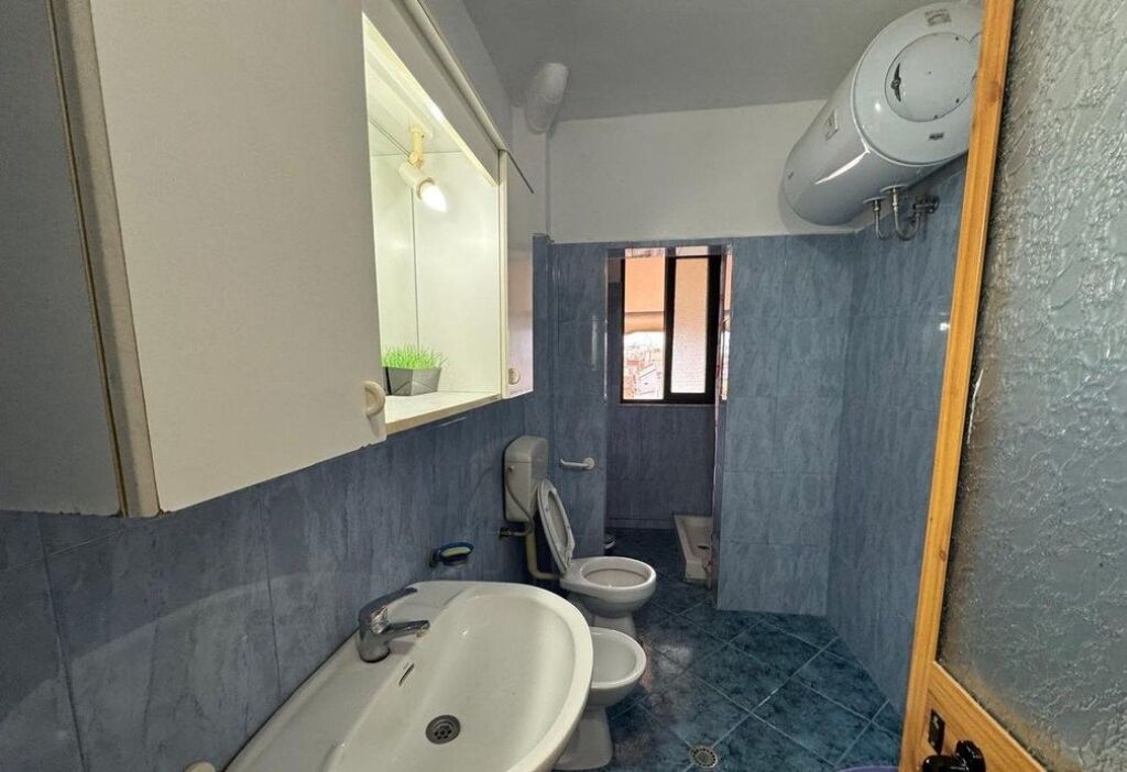 APARTAMENT 2+1 PER SHITJE, PRANE SPITALEVE!