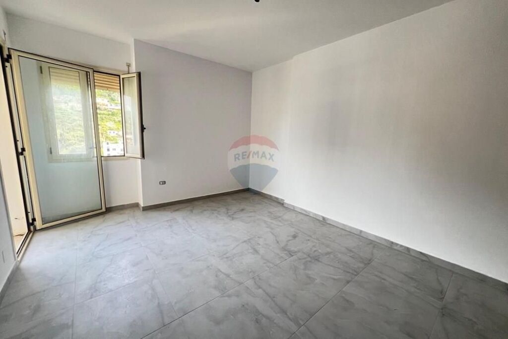 🏡 Garsoniere për Shitje vija e parë në Lungomare, Vlorë