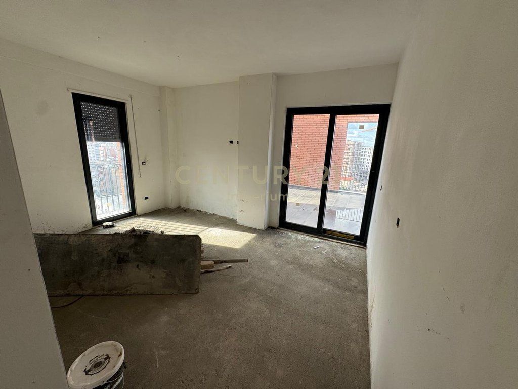 Apartament 3+1+2+ Tarracë të shfrytëzueshme!