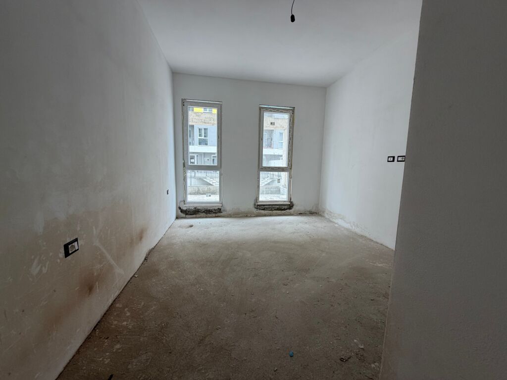 Shesim Apartament 2+1 me Verandë, Univers City, QTU