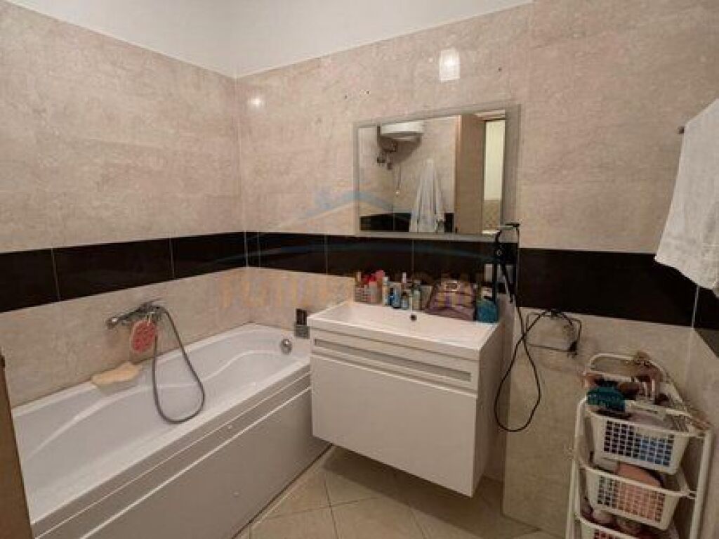 In vendita, Appartamento 2+1+2, Complesso Tower Bridge, Via Dibra.