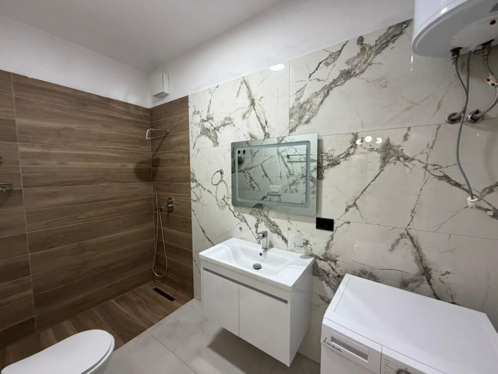 Jepet me qira apartament 1+1 me post parkimi ,Rezidencë pranë TEG.