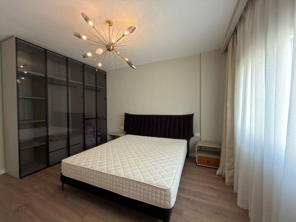 APARTAMENT 2+1+2+ POST PARKIMI | ME QIRA | LIQENI I FARKËS
