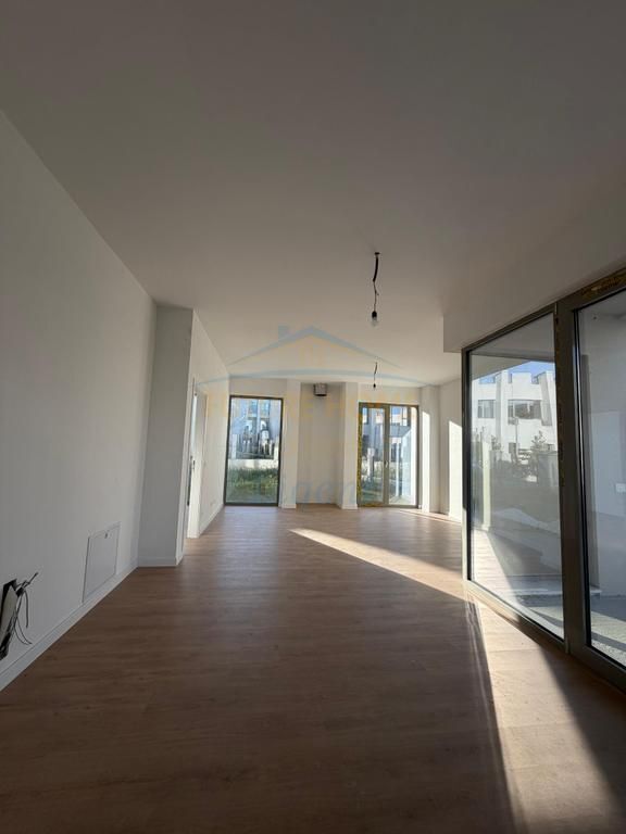 Qera, Vile Rezidenca Green Valley Liqeni i thate