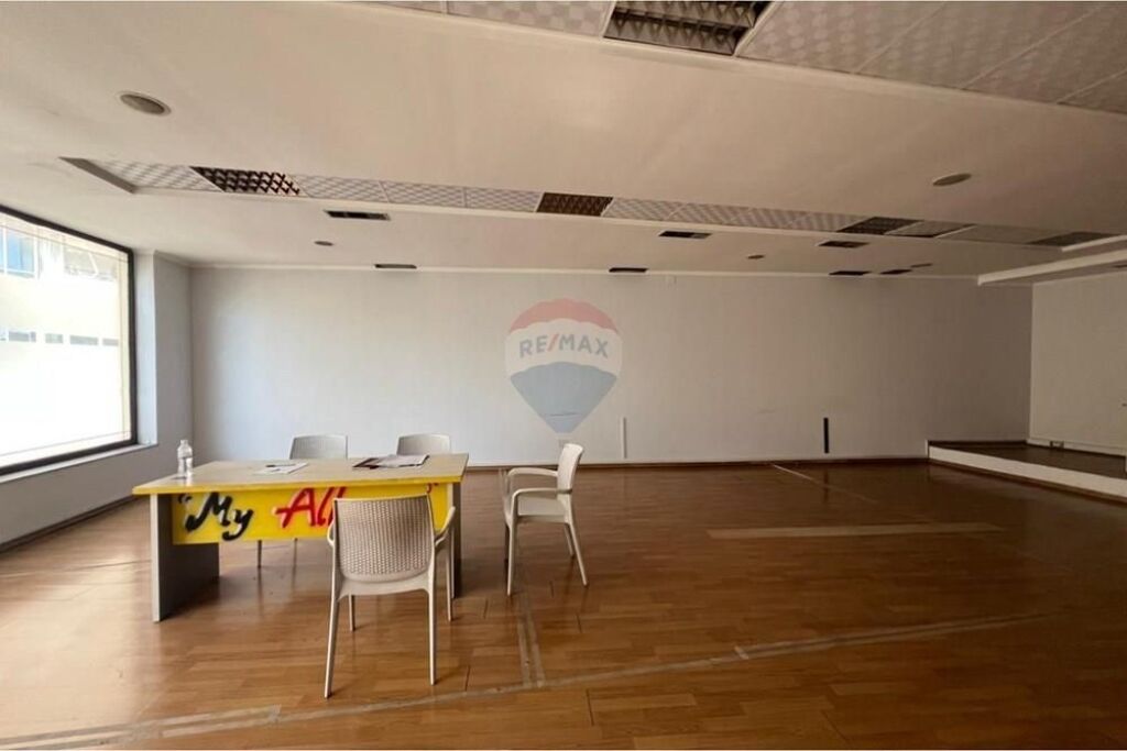 AMBIENTE PER AFFARI IN CENTRO!