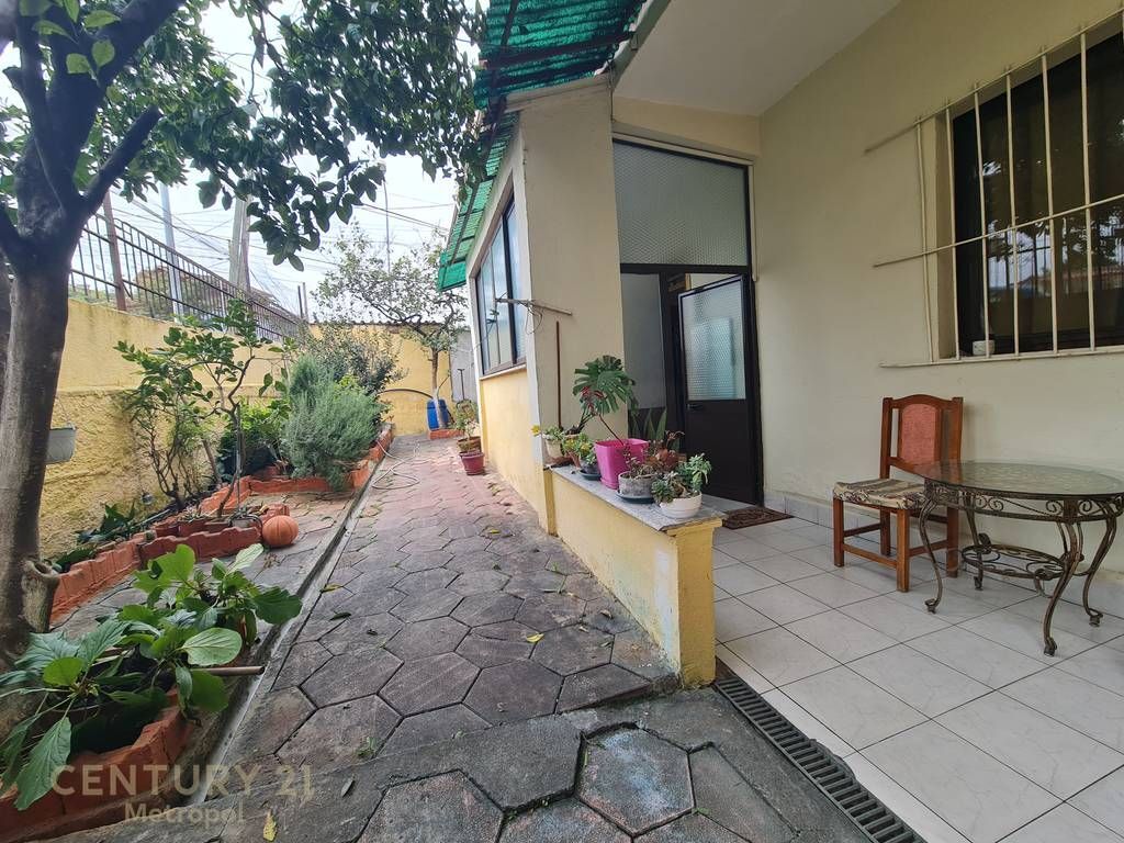 OFFRO CASA PRIVATA SU DUE PIANI IN AFFITTO - KOMBINAT! 800 € /Mese