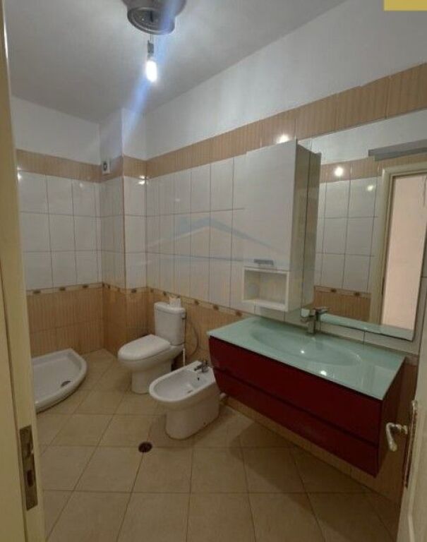 Shitet, Apartament 2+1+2, Unaza e Re prane Rotondos.