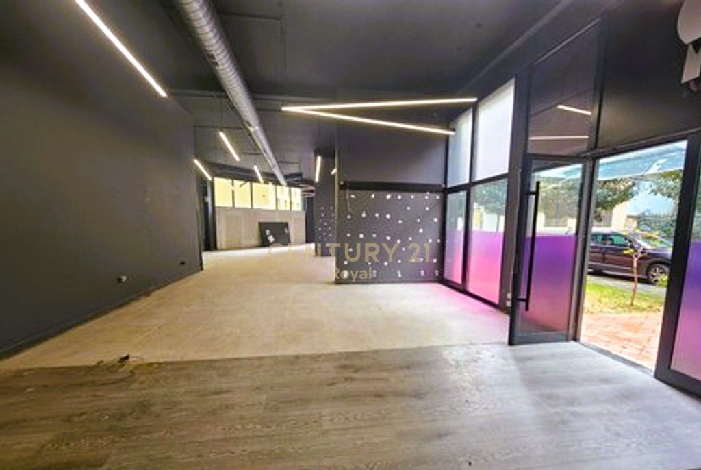 Locale commerciale in affitto in via Bardhok Biba