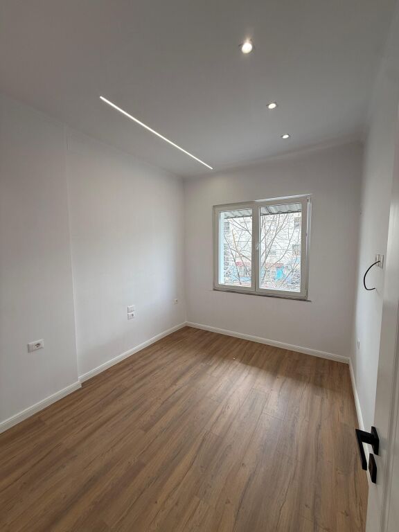 Shitet apartamenti 2+1