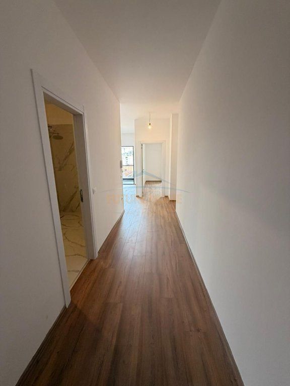 Affitto, Appartamento 3+1+2, Via delle Barricate, Tirana.