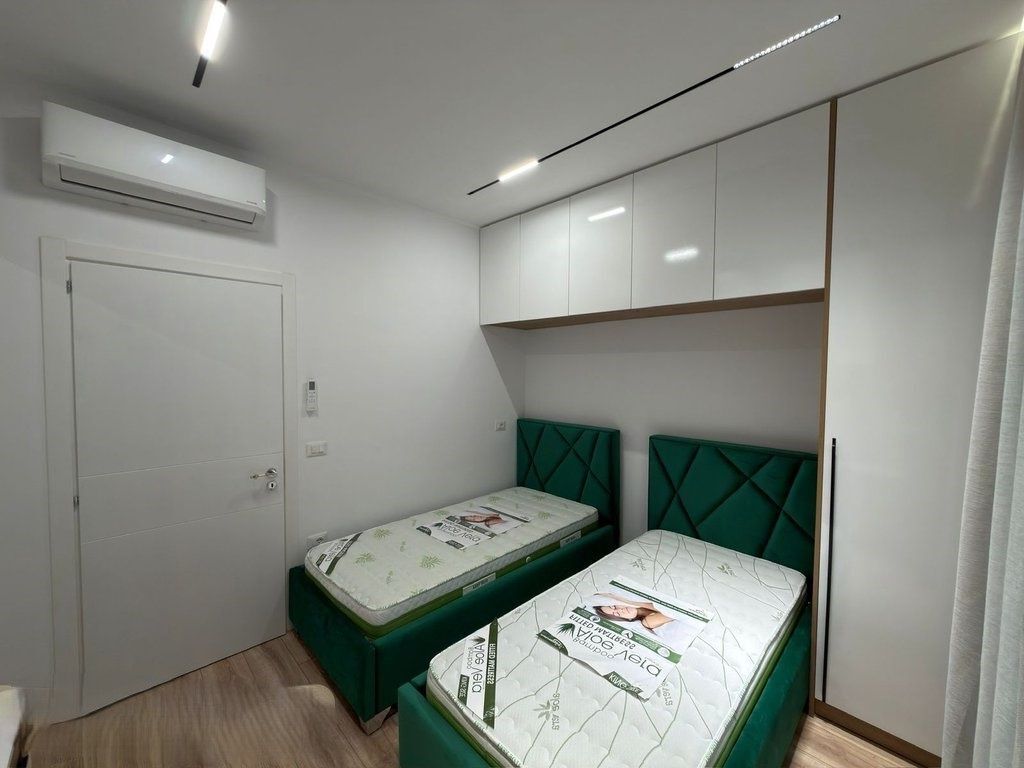 Apartament 2+1 Me Qira në Komunën e Parisit, Tiranë