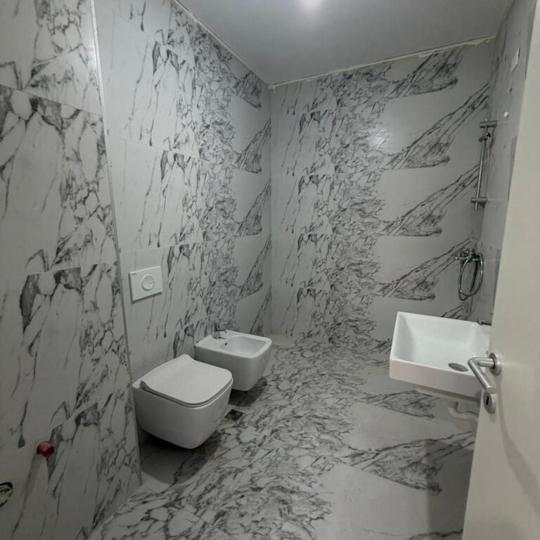 🏡 Shitet Apartament 2+1 + 2 Tualete – Komuna e Parisit 📍