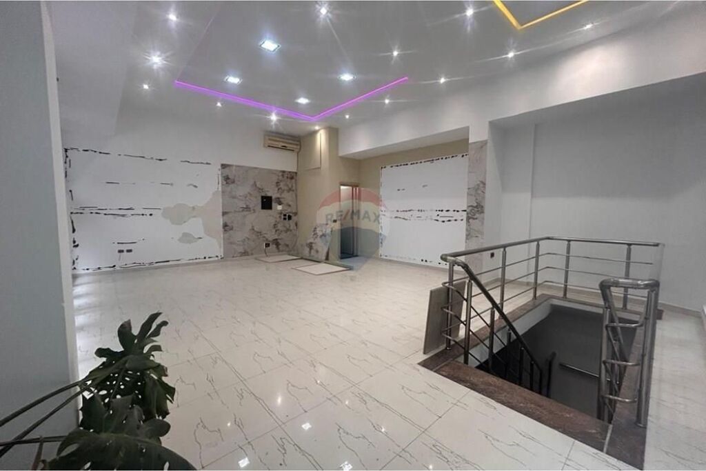 🏪 Dyqan – Për Shitje |  Vlorë 📍 Pas Conad | Sheshi Isa Boletini