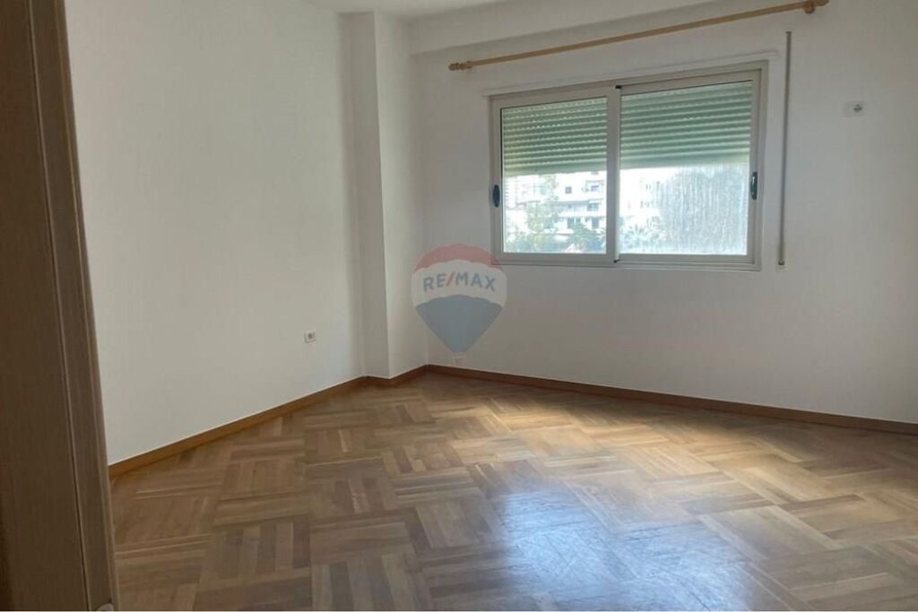 🏡 Apartament 3+1 me Qira – Pranë Parkut Aulona, Vlorë