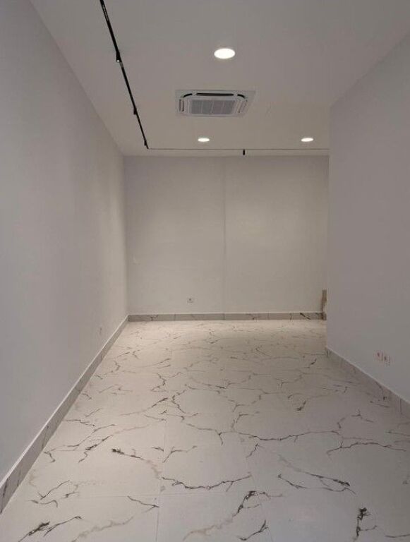 Shitet Njesi Biznesi shume prane Sheshit Skënderbej (Qendër), Rruga Mine Peza