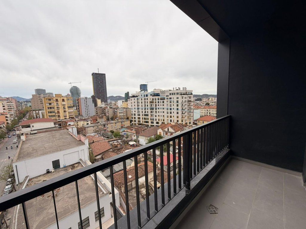 Affitto, Appartamento 3+1+2, Via delle Barricate, Tirana.