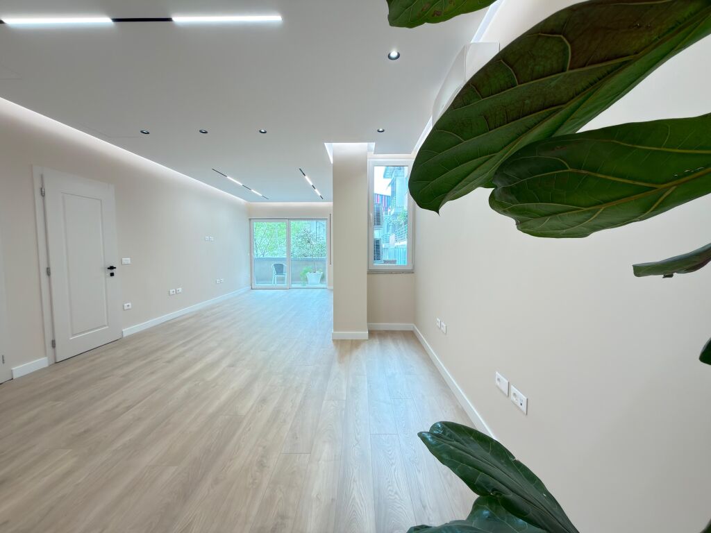 🏢 Ambjent per zyra me qira – pranë Stadiumit Air Albania