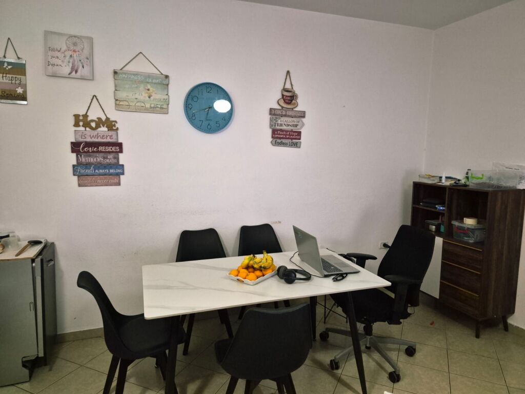 🏡 FOR RENT APARTMENT 2+1  📍 Location: Opposite Delijorgji, Stavri Themeli St.💶 Price: 550€ / month