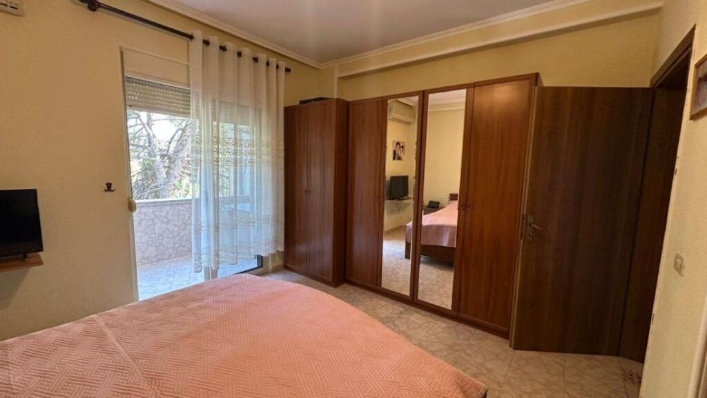 🏢Ne zonen e Vasil Shantos jepet me qera apartament 2+1+2,i mobiluar 70,000Leke