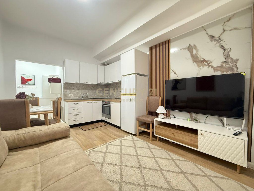 Jepet me Qira Apartament 1+1 prane Petroninit 600 € /Muaj