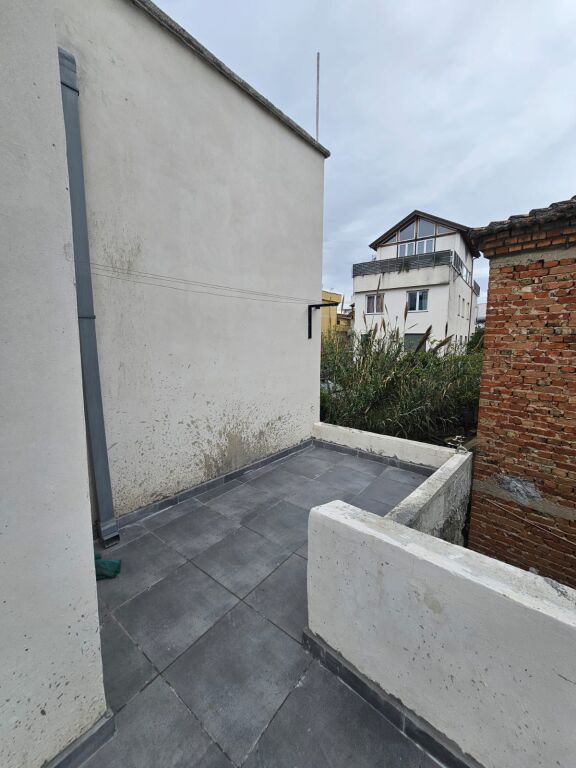 AFFITTASI APPARTAMENTO 2+1 + VERANDA VICINO AL GIARDINO IVINA