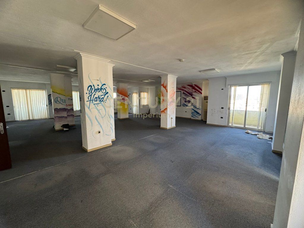 Ambient Open Space 585 m² për Qira – Globe