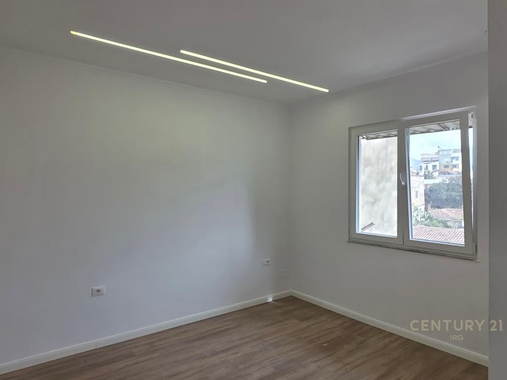 Shitet Apartament 2+1 tek Rruga Bardhyl