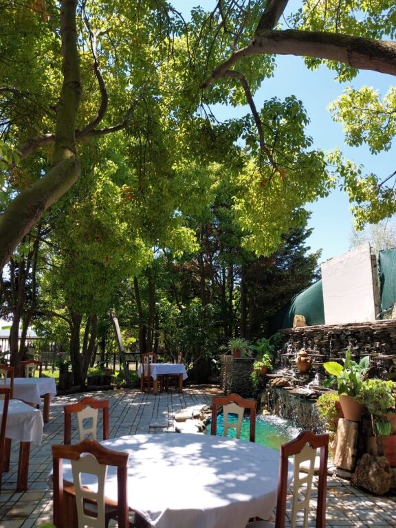 AFFITTASI HOTEL-BAR-RISTORANTE NEL PARCO DI KARAVASTA, DIVJAKË.