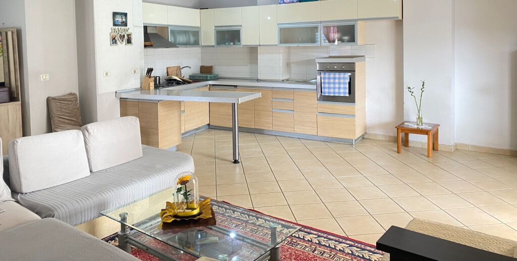 Appartamento 2+1, Astir( Ozoni)!