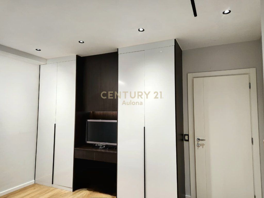 APARTAMENT MODERN 2+1 ME QIRA PRANE LUNGOMARE 1