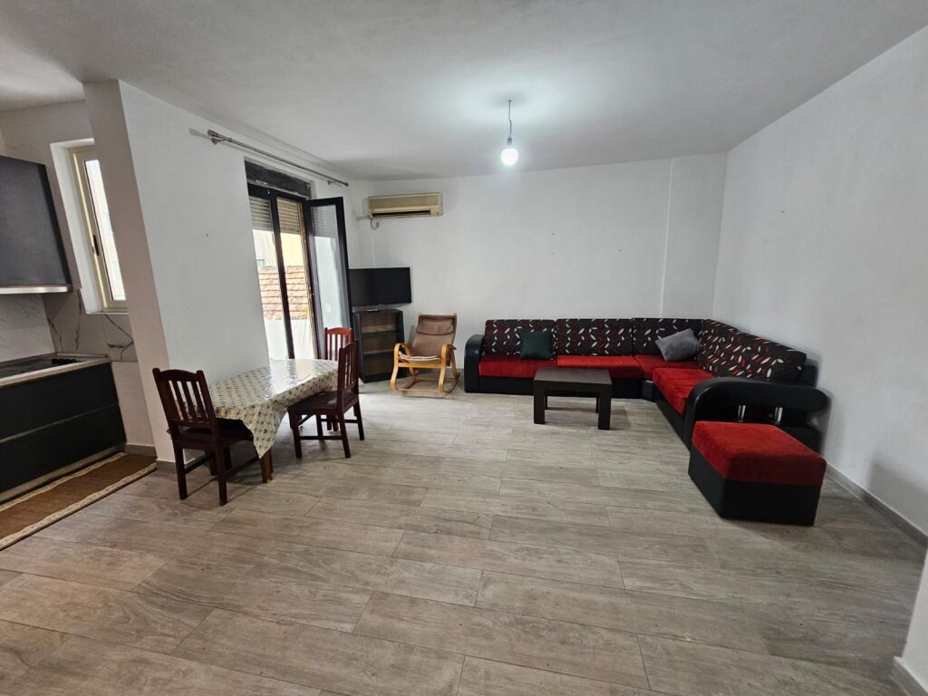 AFFITTASI APPARTAMENTO 2+1 + VERANDA VICINO AL GIARDINO IVINA