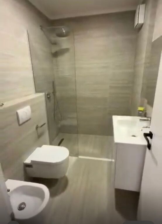 Appartamento 2+1+2+parcheggio presso la Filiale del Tesoro, Via Elbasan